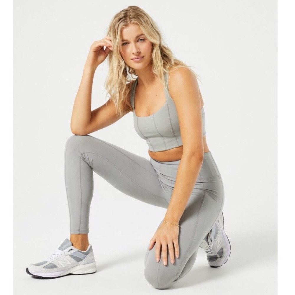 L*SPACE Chase Active High-Waist Green Leggings XS
Moisture Wicking 4-Way Stretch